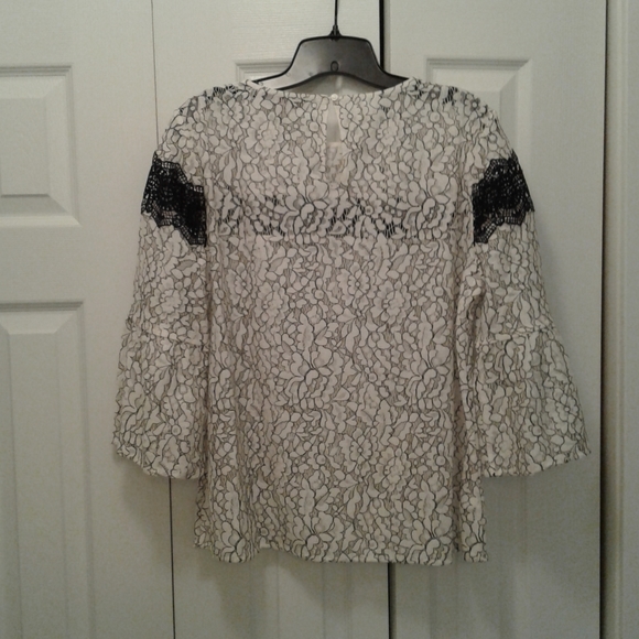Loft Lace Bell Sleeve Too - Picture 4 of 6